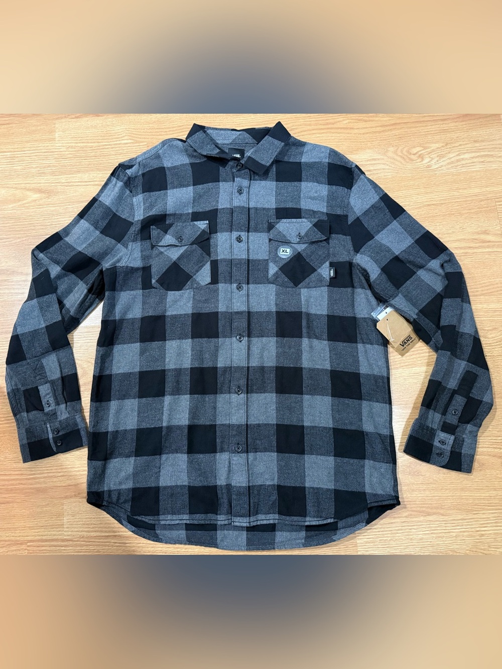 Vans Menβs XL Black & Gray Plaid Button-Down Shirt - NWT